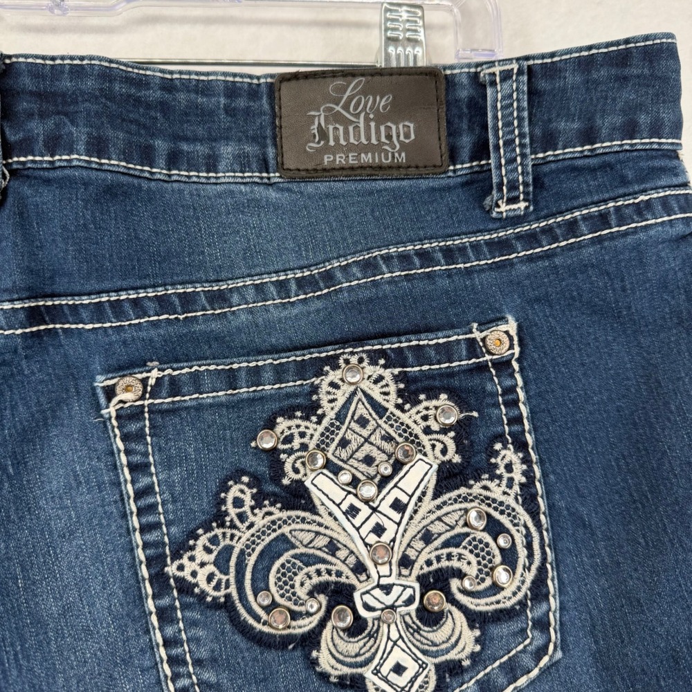 Love Indigo Premium Capri Jeans Women 16P Blue Fleur De Lis Embellished Y2K - Picture 8 of 10